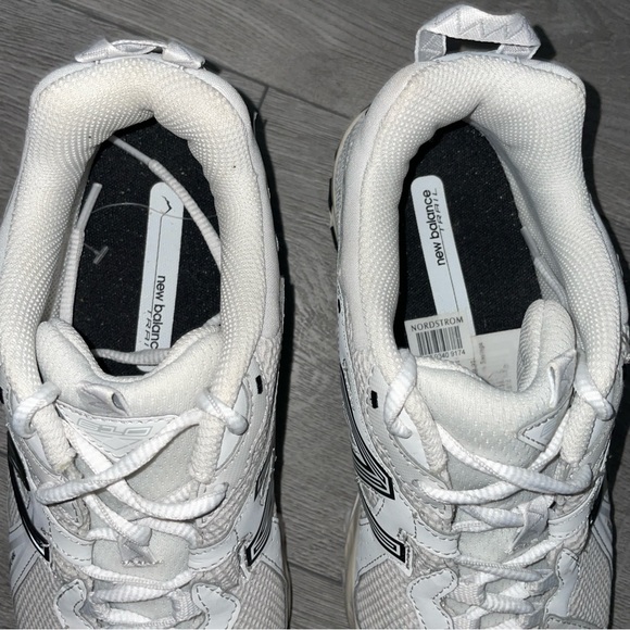 New Balance White and Black Sneakers with Chunky Midsole - Picture 4 of 12